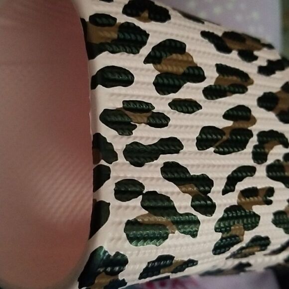 Pink slides animal print - Picture 7 of 9